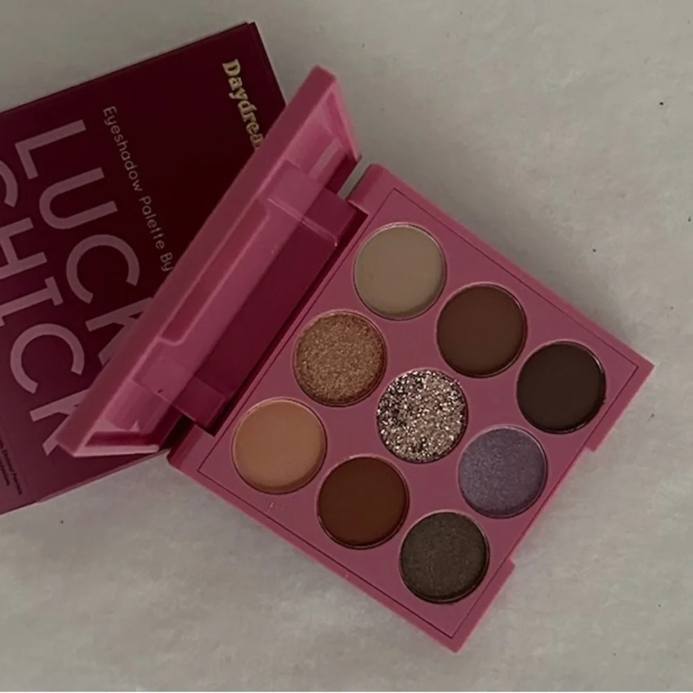 NIB Lucky Chick Daydreams Eyeshadow Palette Eyeshadow Lavender Neutrals Compact
